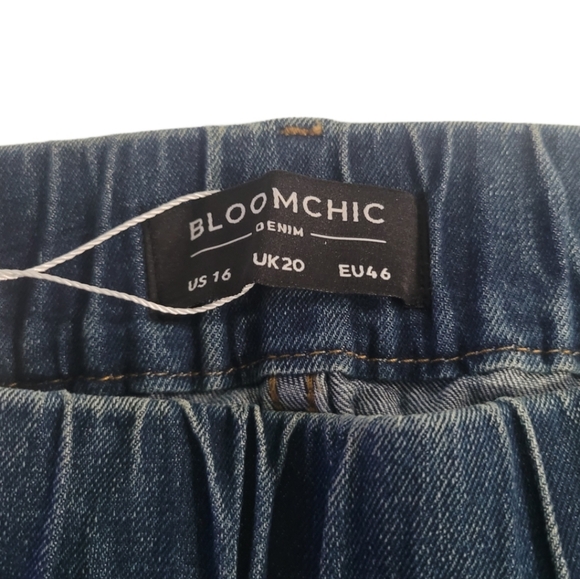 NWT  BloomChic  Women's Size 16 Elastic Waist  Roll Hem Ankle  Dark Wash Jeans - Picture 3 of 16